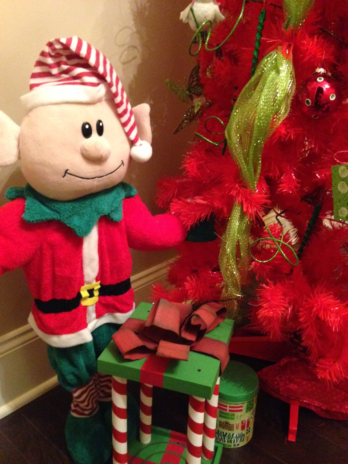 Life in the Barbie Dream House: Christmas Tree Reveal Wednesday #3!