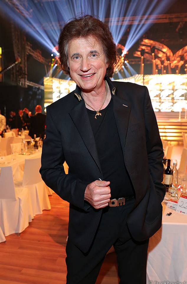 Die 90er Live Auf Schalke 50 000 Tickets Sind Schon Weg