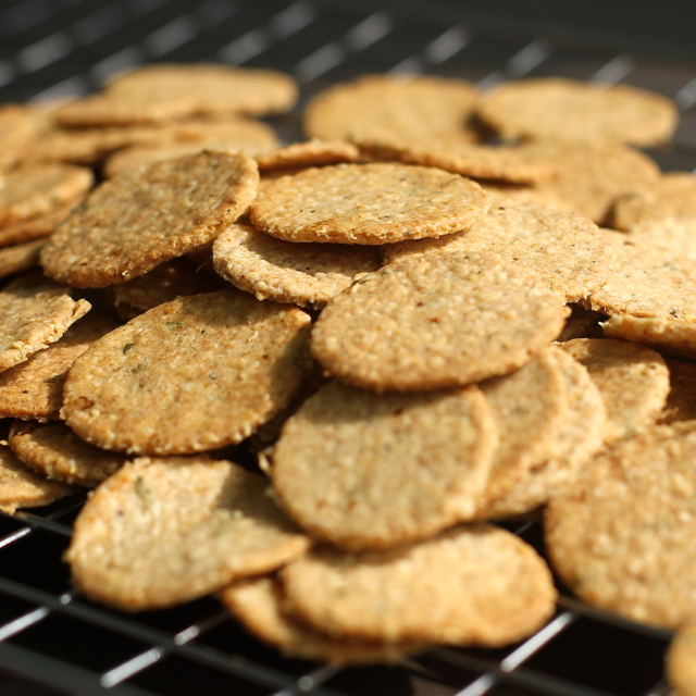 pepsakoy Spicy Chive & Garlic Oat Crackers