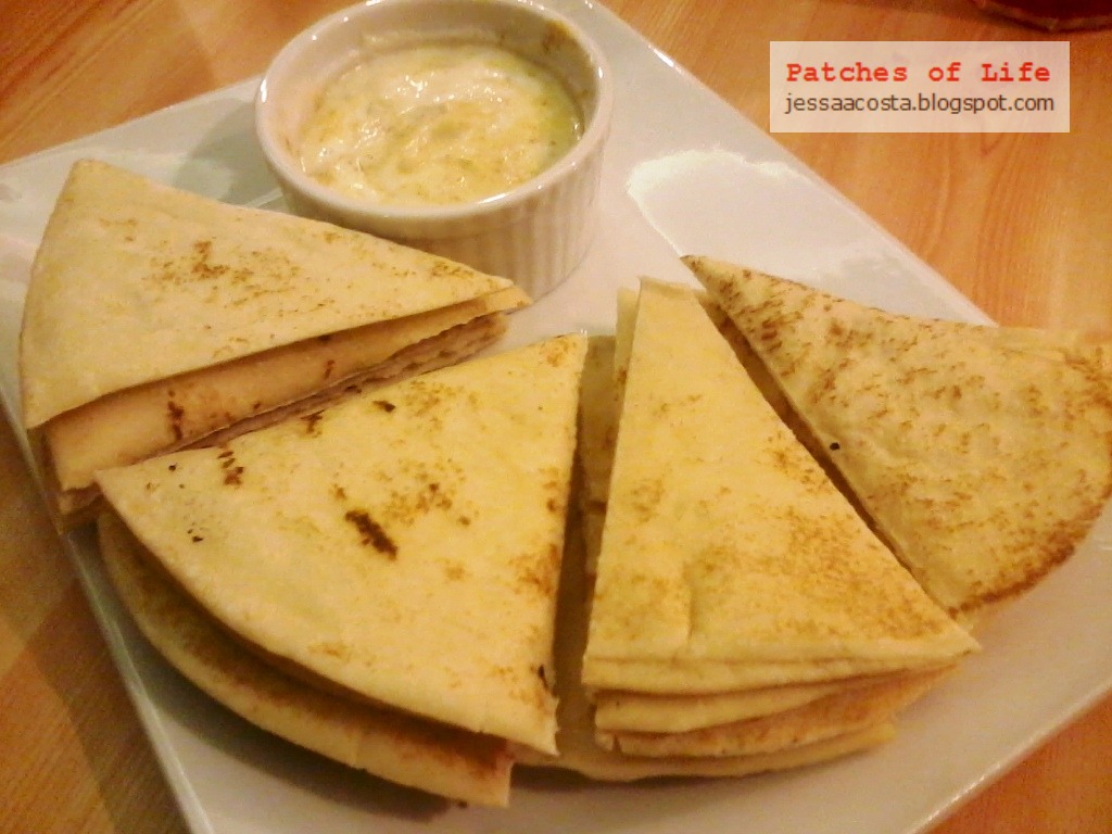 Mazza Shawarma Grilled Pita with GarlicCurry Dip, Sizzling Beef