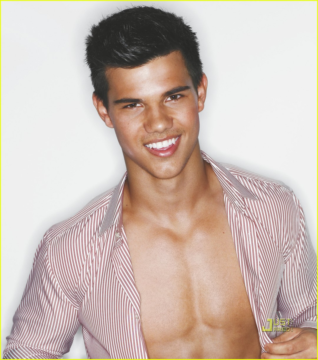 http://2.bp.blogspot.com/-Zw1-rnlzZ7M/T0qVTuLWuzI/AAAAAAAAALQ/_PM9G-LG-U4/s1600/taylor_lautner_02_02.jpg