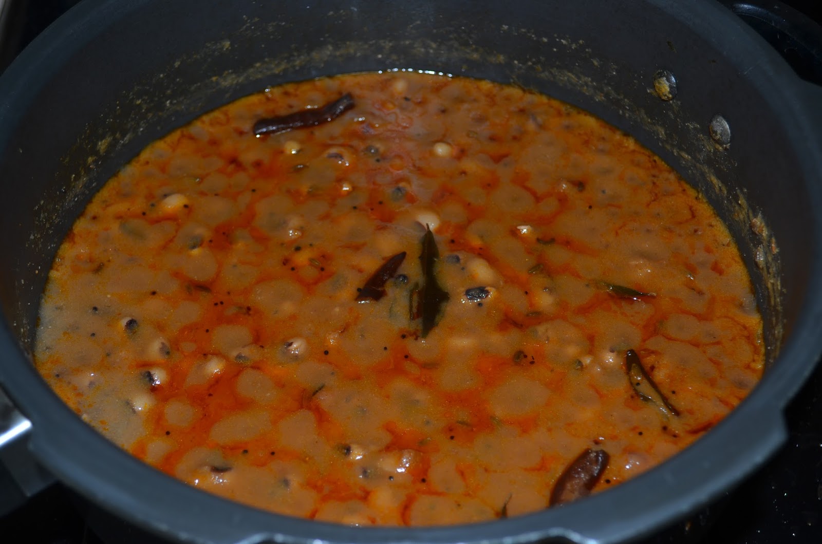 Dishing With Divya Cowpeas Curry / Black Eyed peas Curry / Lobia Curry
