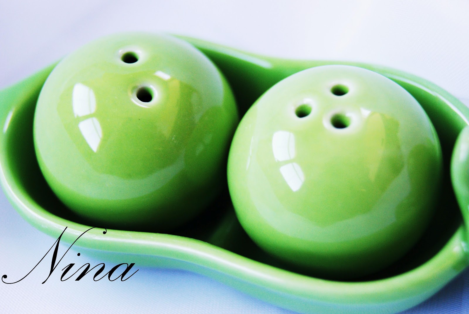 NINA'S RECIPES..... TWO PEAS IN A POD (salt and pepper shakers)
