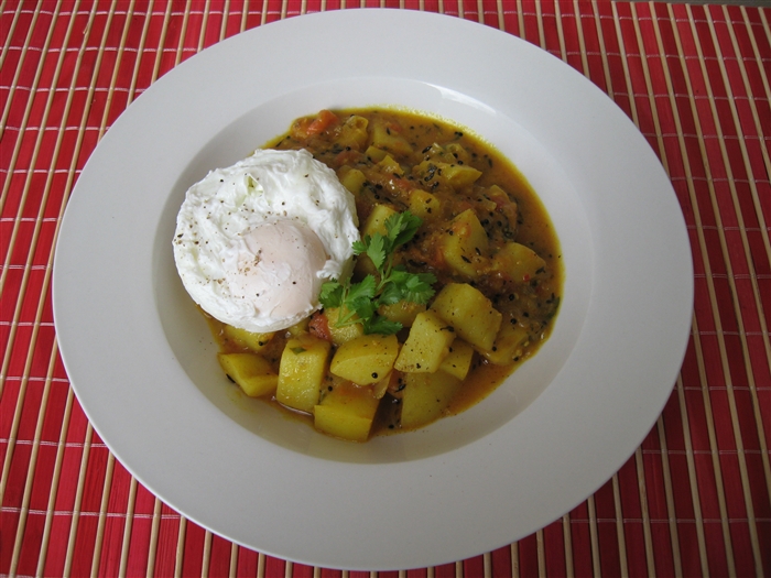 Morsels and Musings: potato breakfast curry