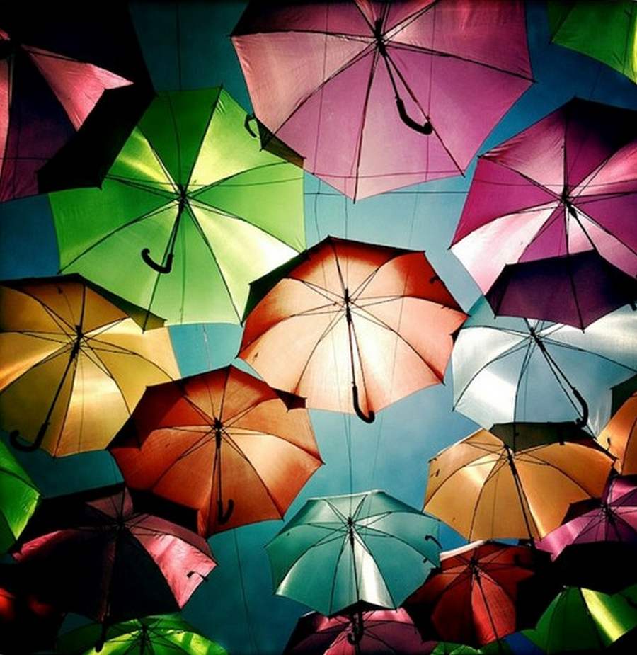 شارع المظلات الملونة Colorful+floating+umbrellas+portugal+%25281%2529