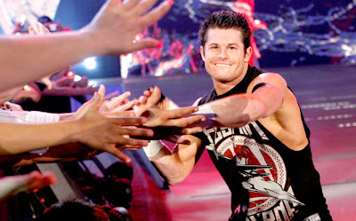 RESULTADOS - WWE RAW desde Liverpool, Inglaterra!!!!! Evan+Bourne+Entrance