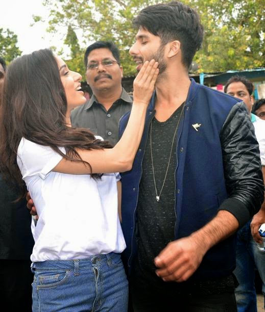 shraddha kapoor kiss to shahid kapoor shraddha kapoor kiss to shahid kapoor