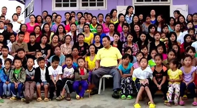 Keluarga Terbesar Di Dunia Dengan 1 Kepala Keluarga, 39 Istri, 94 Anak dan 33 Cucu