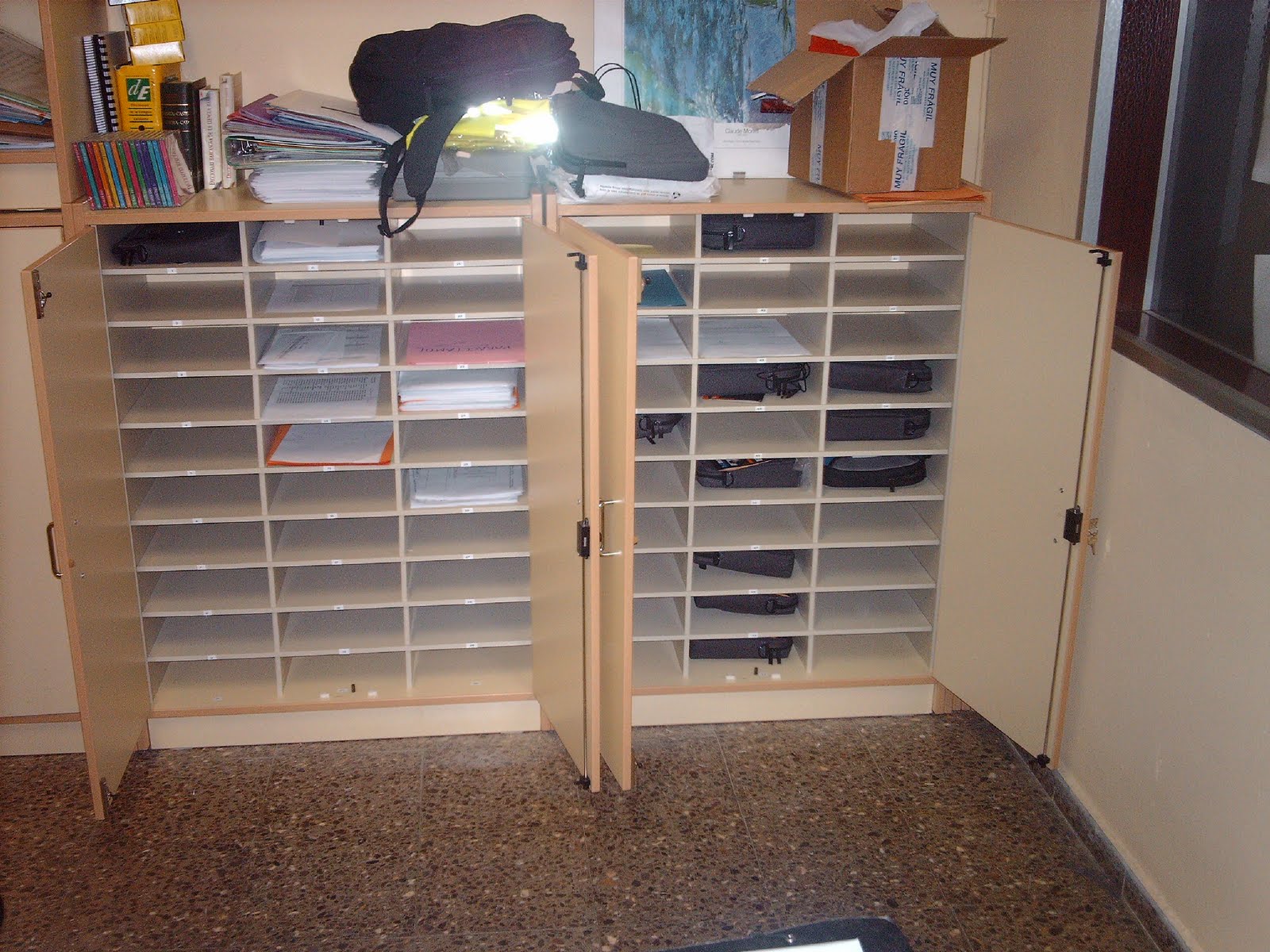 Ofimobles : Armario de seguridad para el ordenador portátil y