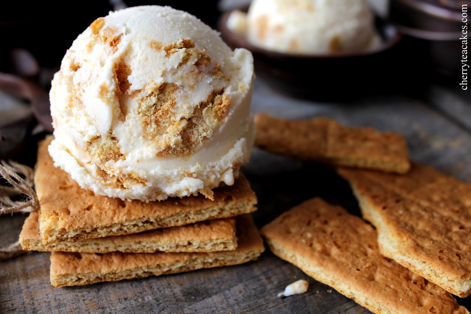 graham cracker ice cream dessert