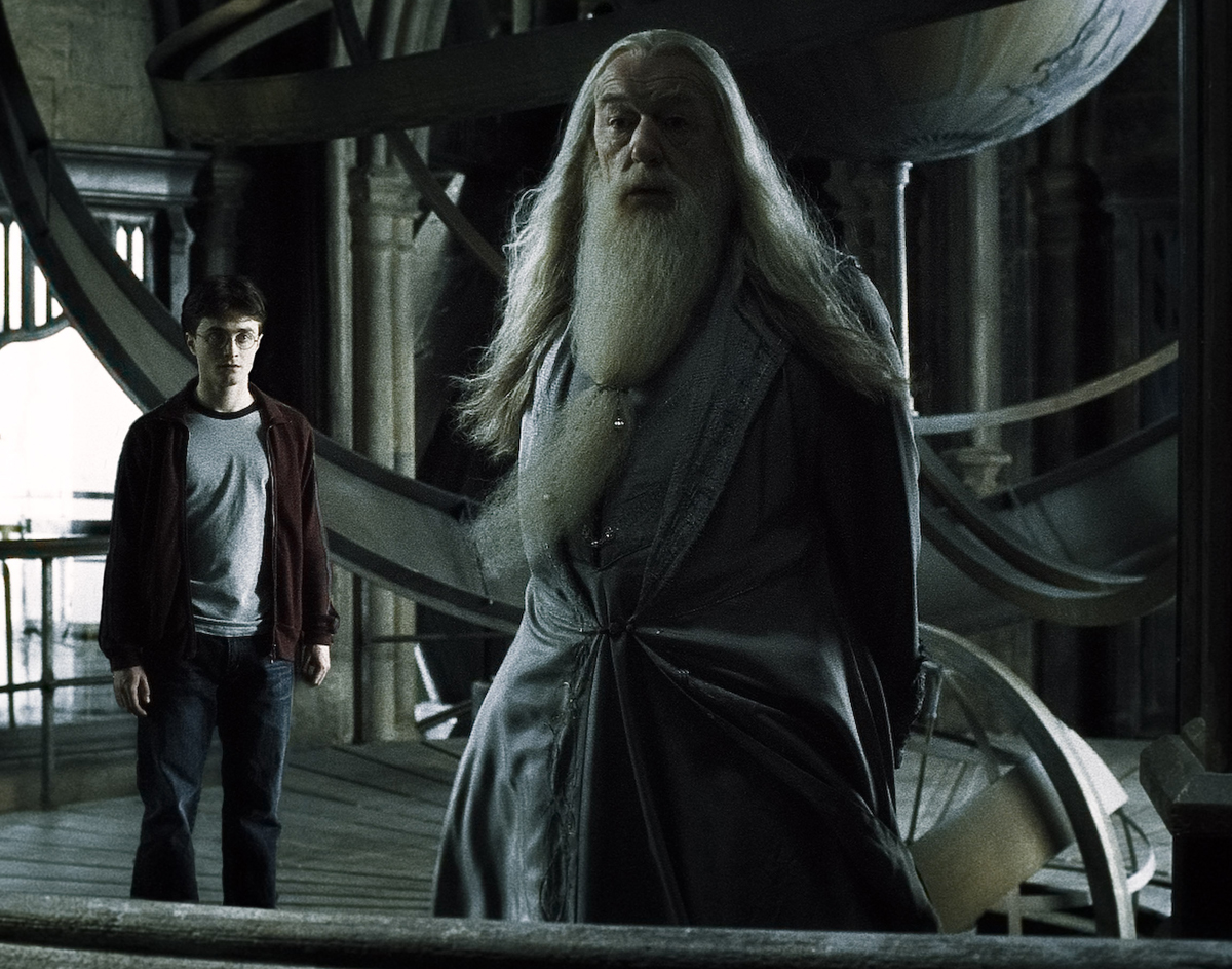 ALL ABOUT HARRY POTTER AND ME: Peran Albus Dumbledore di Harry Potter and the Half Blood Prince