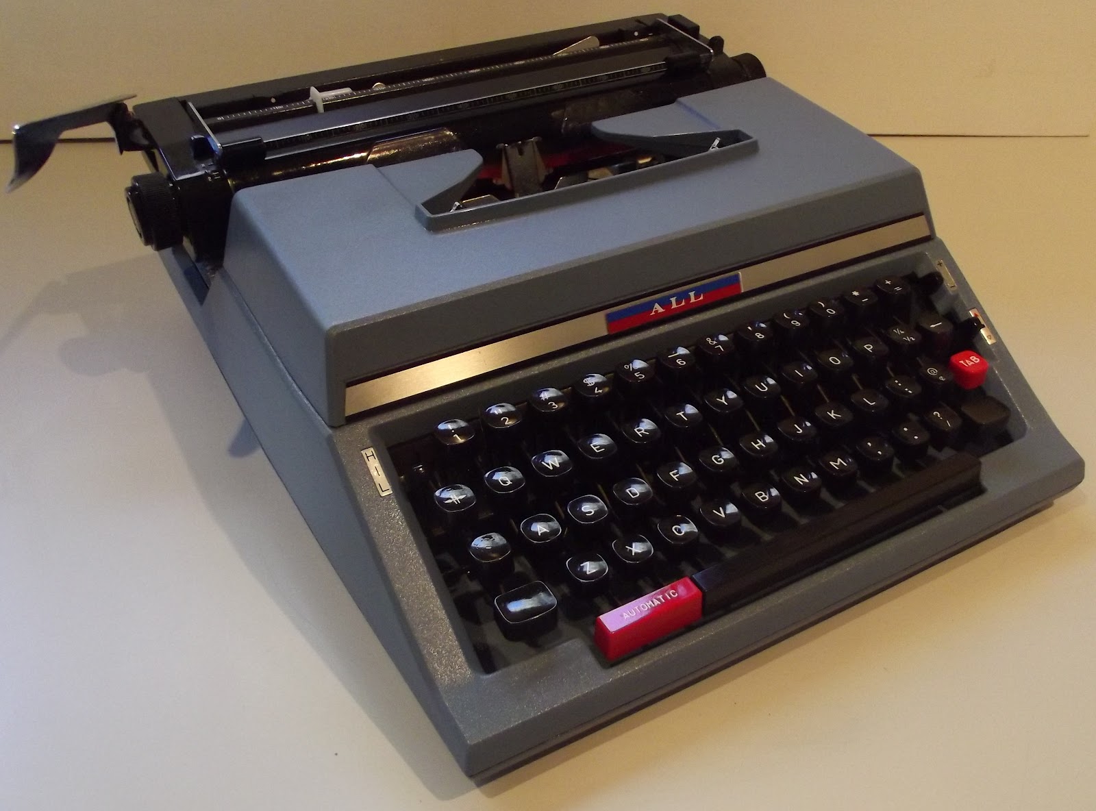 oz.Typewriter Nakajima Model 800 Typewriter The most surprising