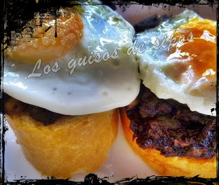 DELICIA DE MORCILLA CON HUEVO DE CODORNIZ