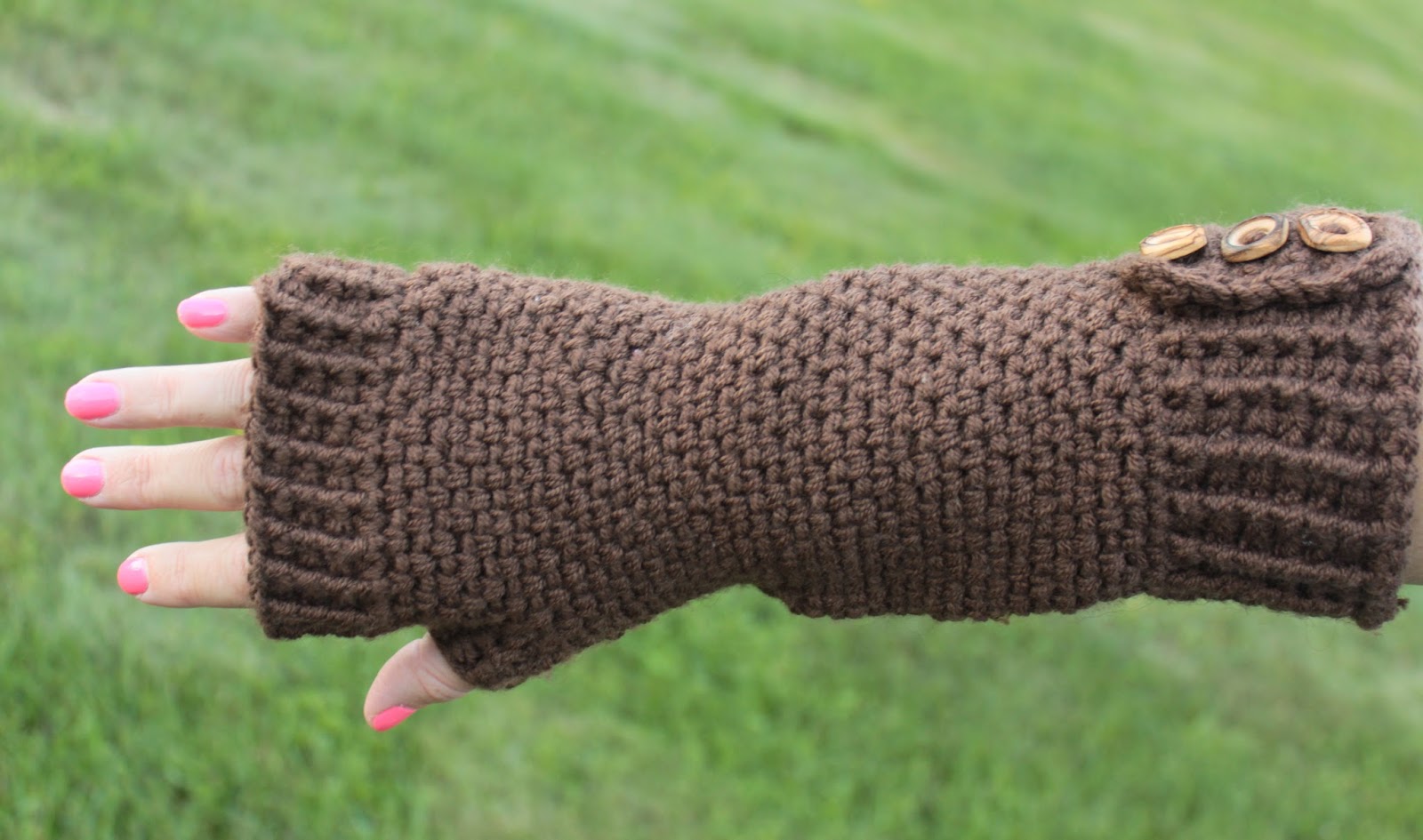 Belladonna fingerless gloves knitting pattern by sally pointer