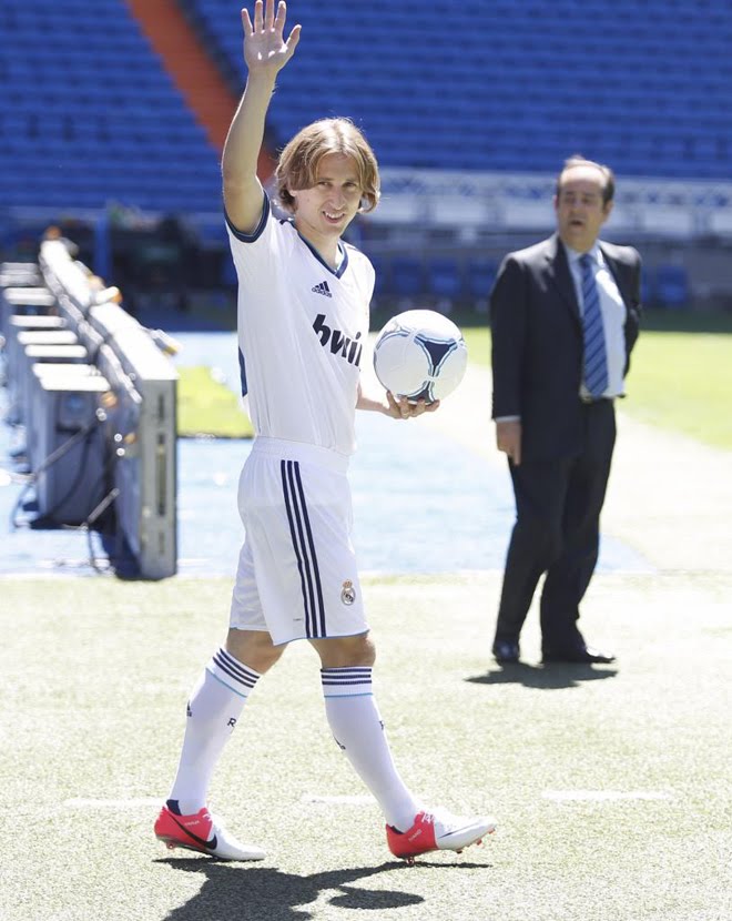 ¡Confirmado! Luka Modric fichó por el Real Madrid