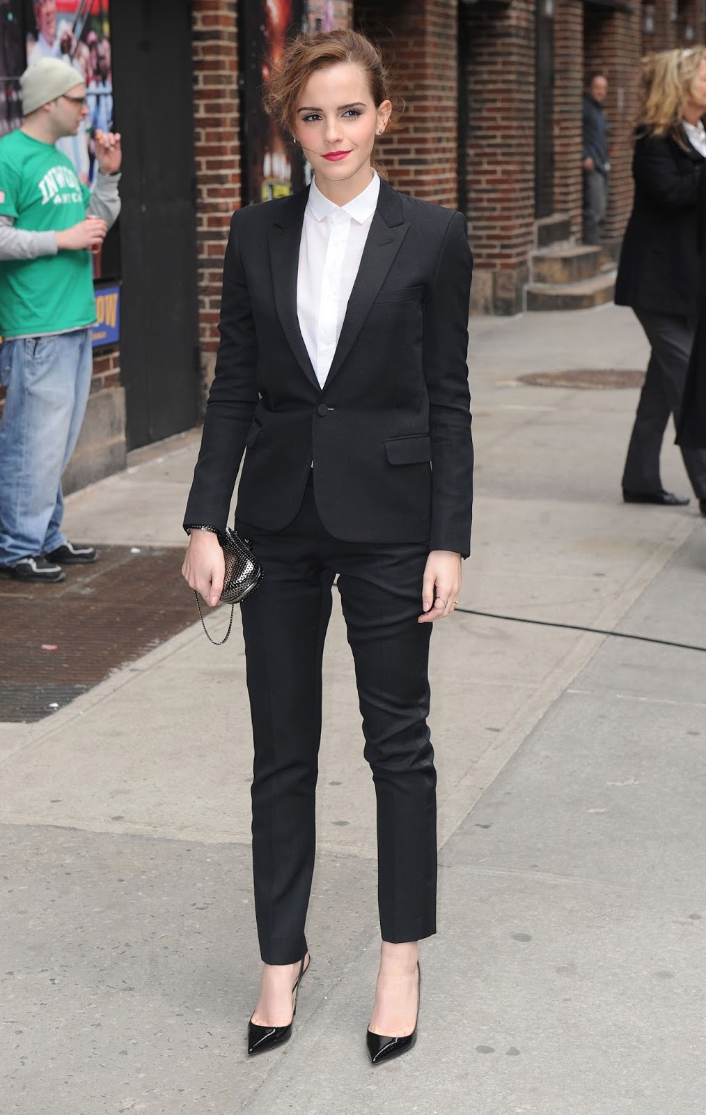 Emma Watson arrives to the Lat Show with David Letterman in Saint Laurent Emma Watson arrives to the Lat Show with David Letterman in Saint Laurent