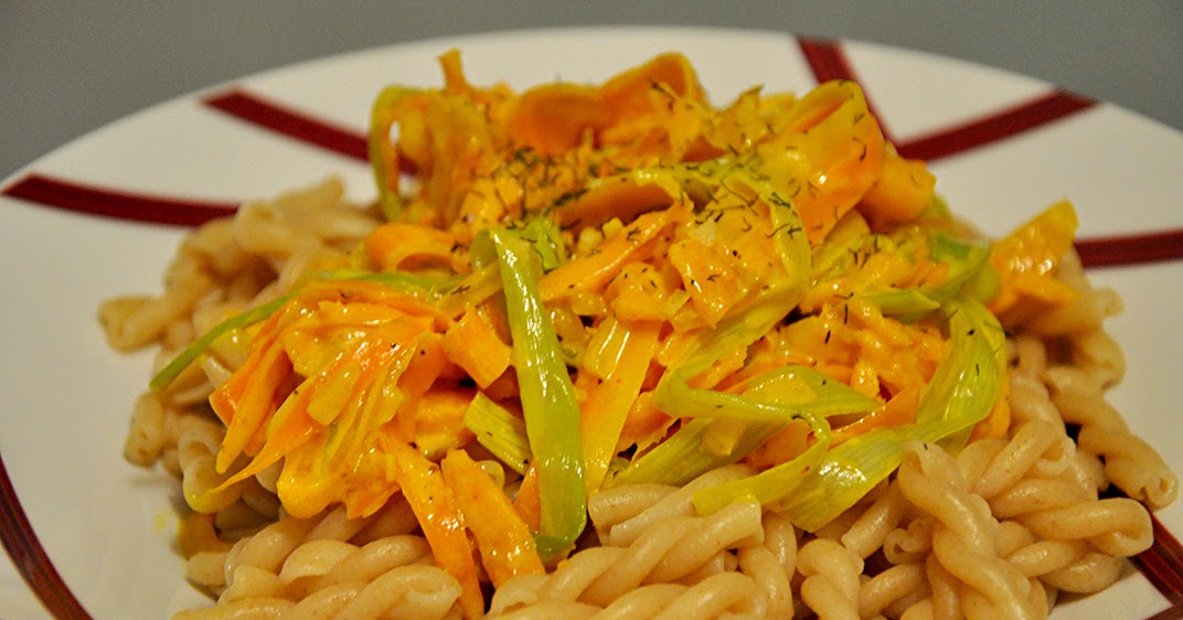 Tasty Guilty Pleasures Plat Pâtes au saumon fumé avec julienne de