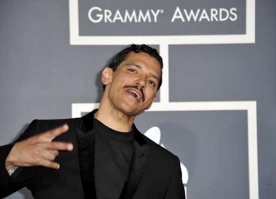 who is romeo santos dating