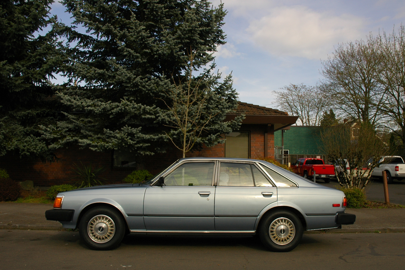 OLD PARKED CARS.: 1979 Toyota Corona Liftback Luxury Edition.