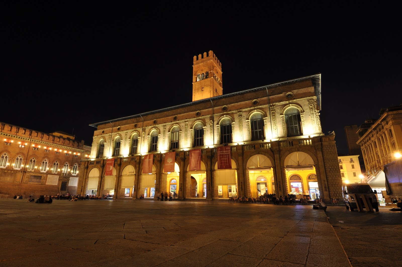 Squarciomomo Luci della città. Bologna by night for Applestore