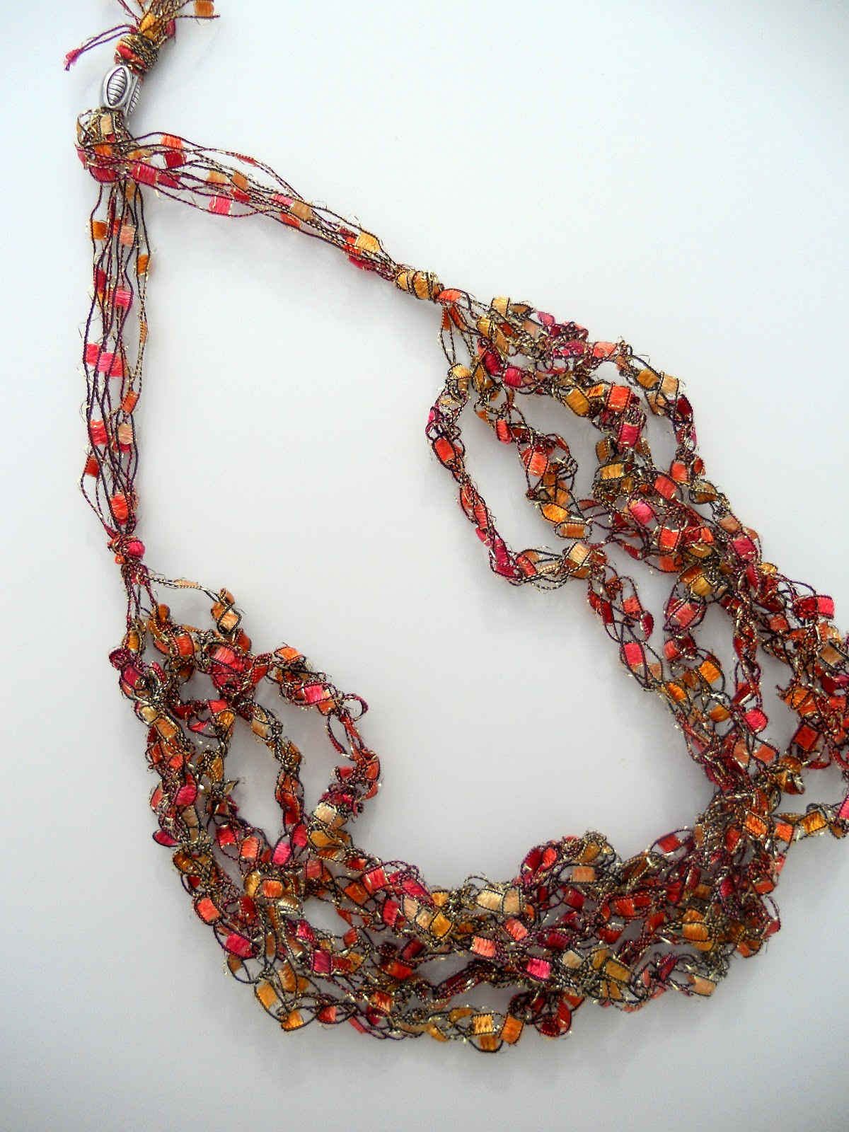 Trellis necklace pattern free