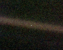 Voyager  fotografa a Terra pela ultima vez a 6,4 bilhões de Km