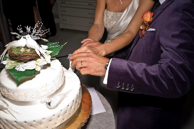 A Model Wedding, wedding cake cutting at Gary's Lofts