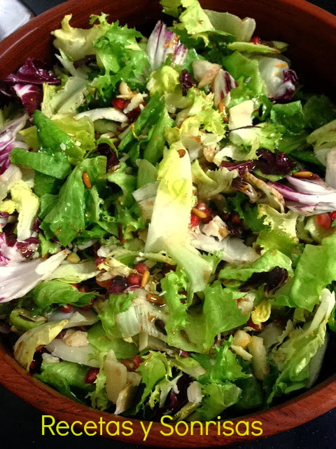 Ensalada Con Granada, Citricos, Miel , Piñones, Parmesano
