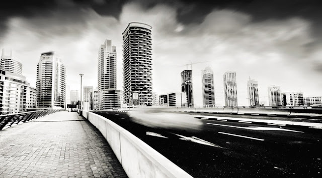 Черно-белые фотографии ночного Дубая