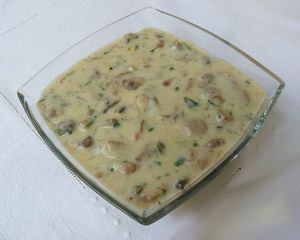 Recette des crêpes à la sauce béchamel au champignon au four