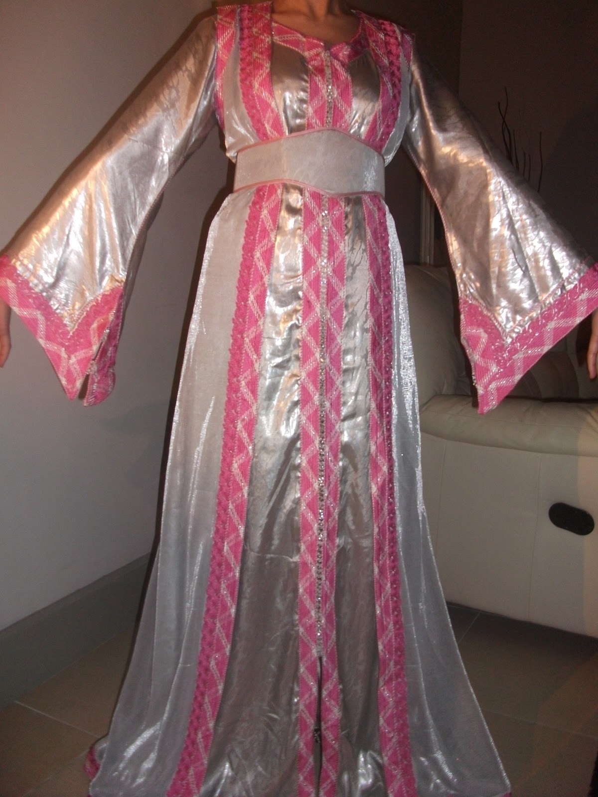 Location et vente de robes marocaines très tendances, contact