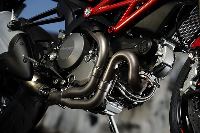 2011 Ducati Monster 1100 EVO 