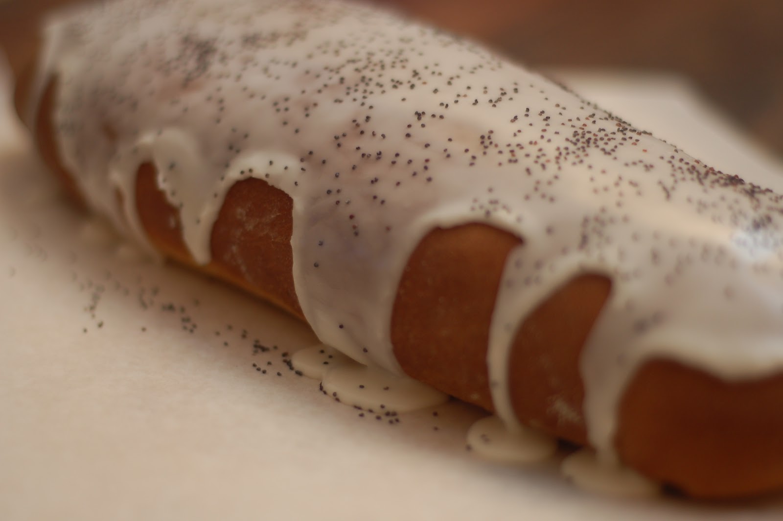 how to eat properly makowiec (polish poppy seed roll)