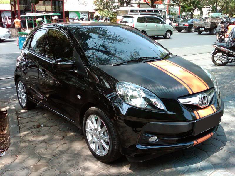 modifikasi mobil honda brio satya hitam