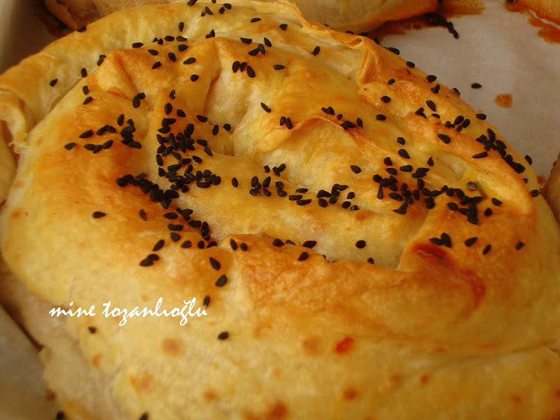 MİNE TOZANLIOĞLU İkinci ve Üçüncü Günler ; Patlıcanlı Gül Böreği