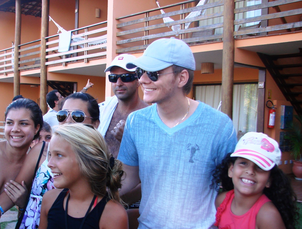 Michel Teló canta e encanta a Europa