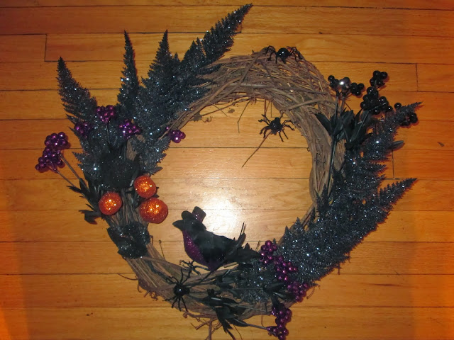 wreath, diy, crafts, hot glue gun, halloween, crow, glitter, spiders, scary, spooky, wreaths, grape vine wreath