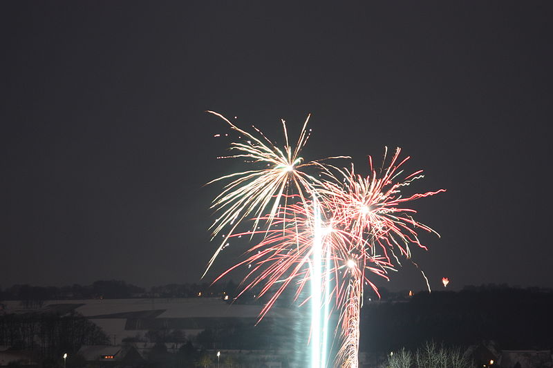 Jahrgang 1953: Wie die Reste aus dem Silvester-Feuerwerk entsorgt