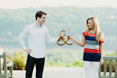 Engagement Gifts on Super Cute Engagement Photo Idea   Cincinnati Wedding Planner