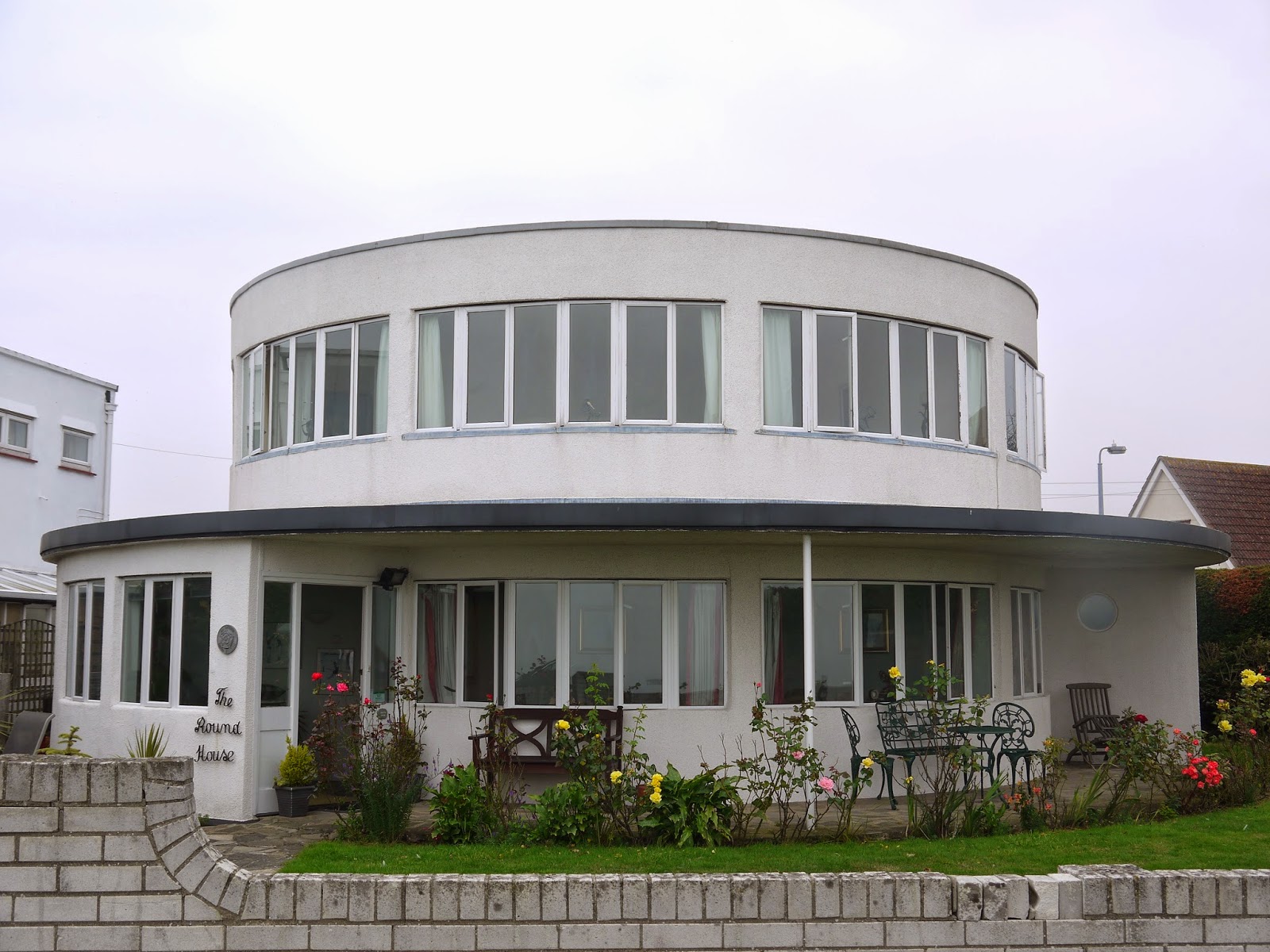Adrian Yekkes: Essex Art Deco - Frinton Park Estate