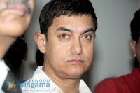 Aamir Khan interacts with KEM Hospital's doctors & patients