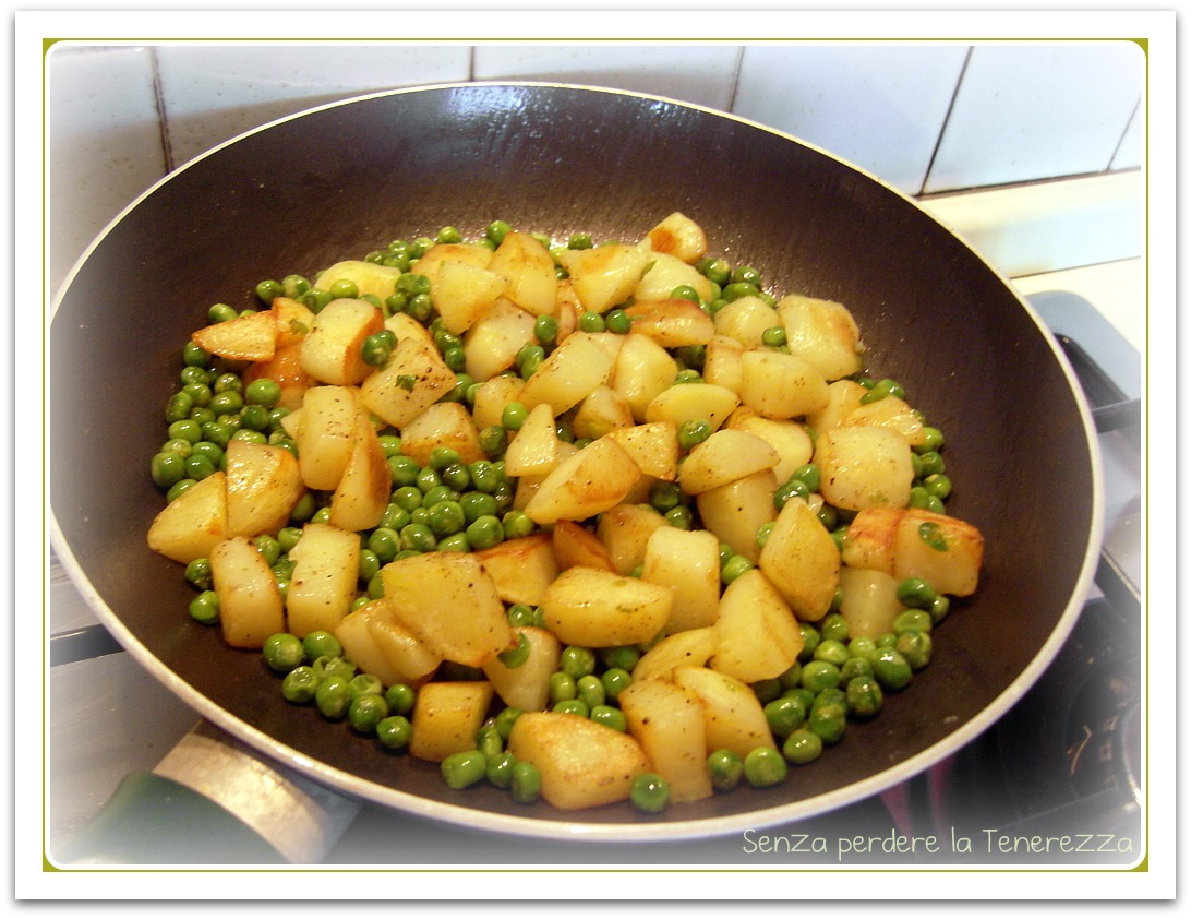 4 o 5 patate 150 g di piselli 1 cucchiaio di olio evo 1 noce di burro