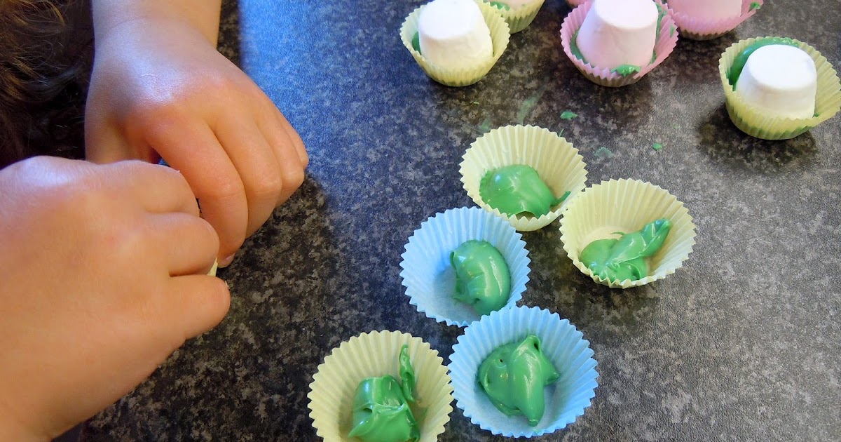 Becca Bakes Marshmallow Top Hats are just the cutest thing.
