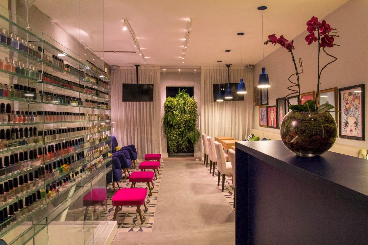 Helena Kallas NAIL CLUB PROJETO COMERCIAL.