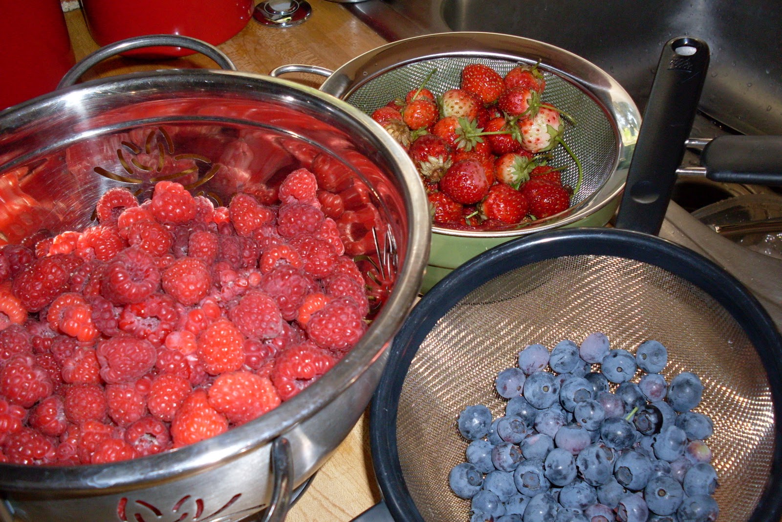 Buttermilk Creme, as sauce for berries. Recipe rewind because some