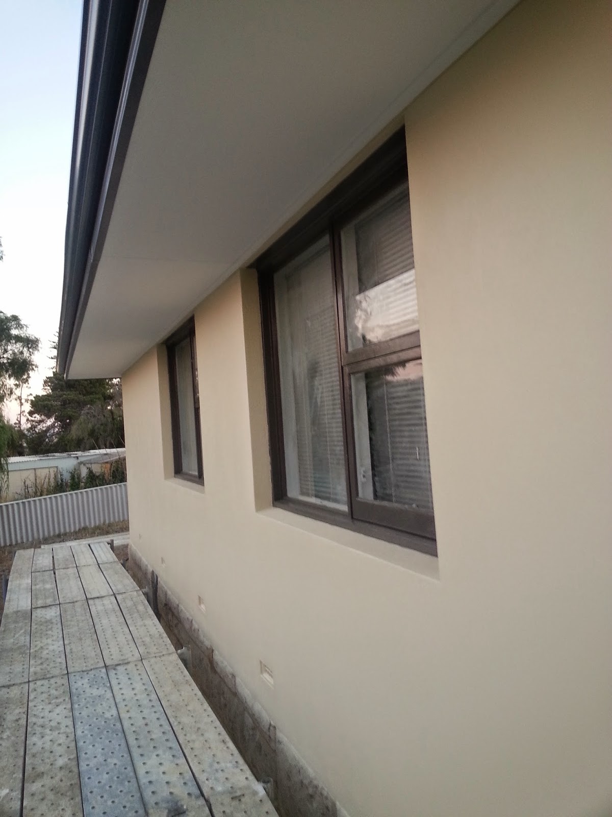 Jarrah Jungle Painting The Exterior Walls And Window Frames With Dulux