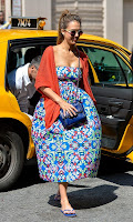 Jessica Alba getting out of a taxi