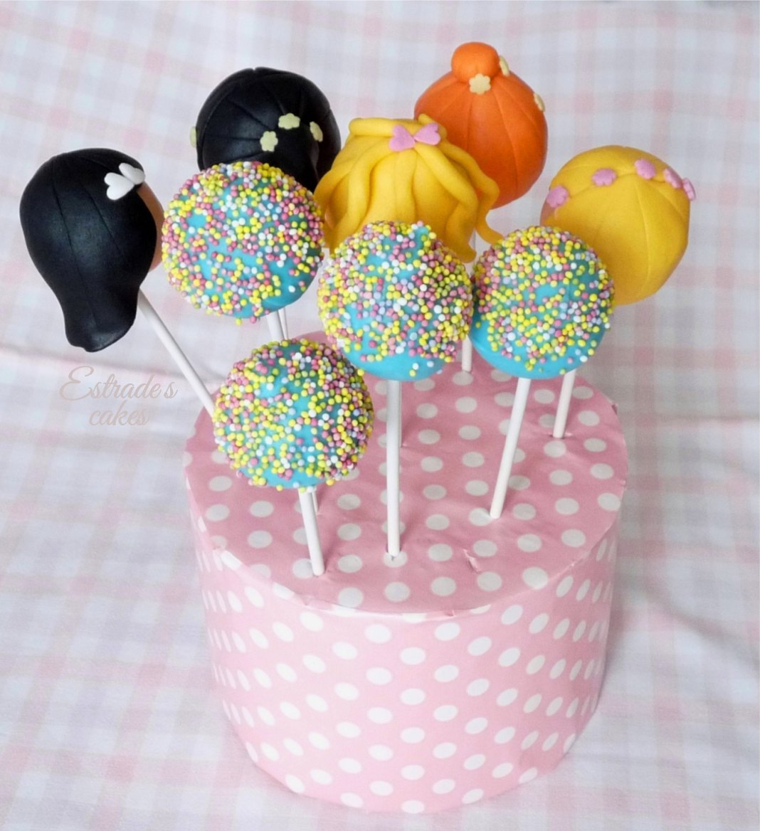 Estrade's cakes CAKE POPS DE MUÑECAS