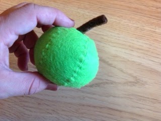 DIY play food: a bowl of apples DIY play food: a bowl of apples