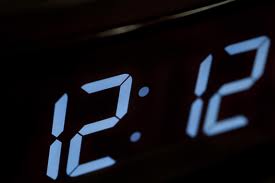 Palindrome in a digital clock 12:12 Palindrome in a digital clock 12:12